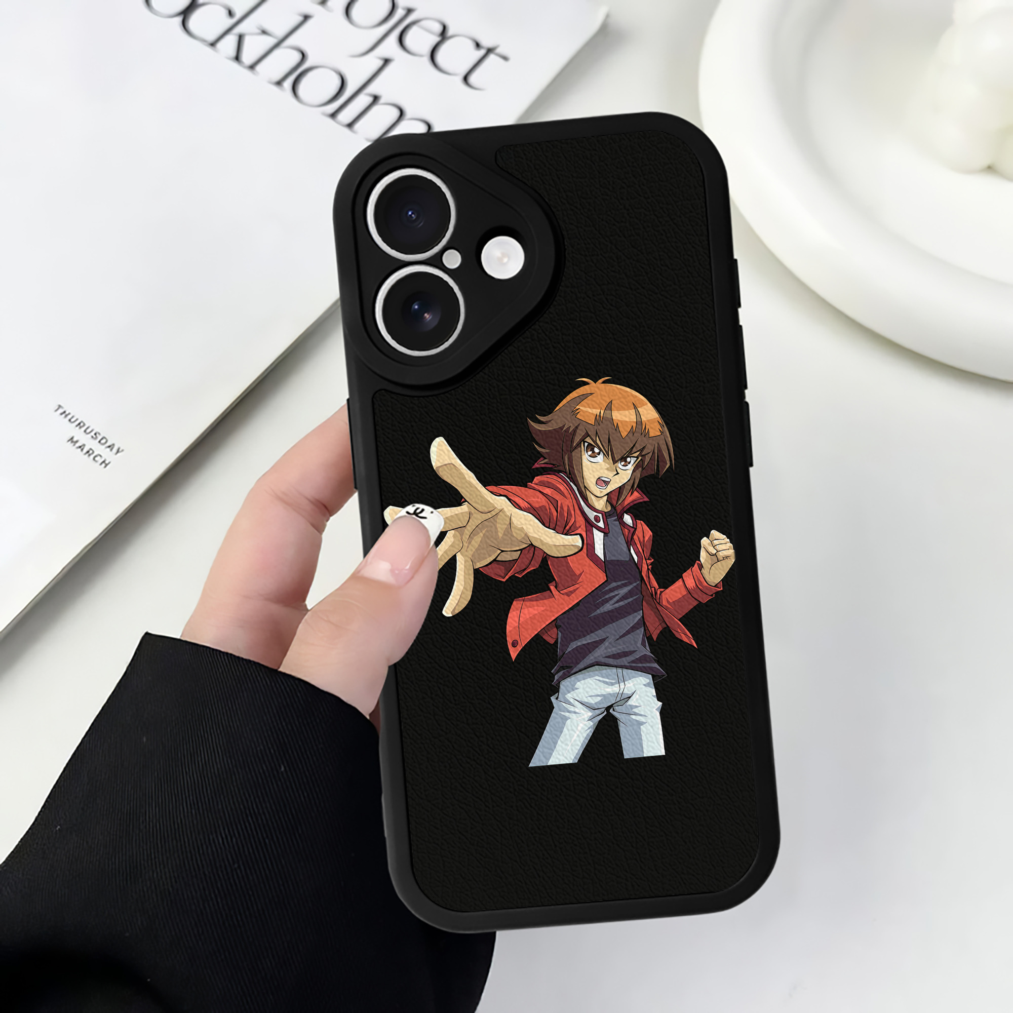 （画像用） 遊☆戯☆王 Yu-Gi-Oh! 【iPhone 16シリーズ対応】シリコンスマホケース（レザー調） 材質：シリコン